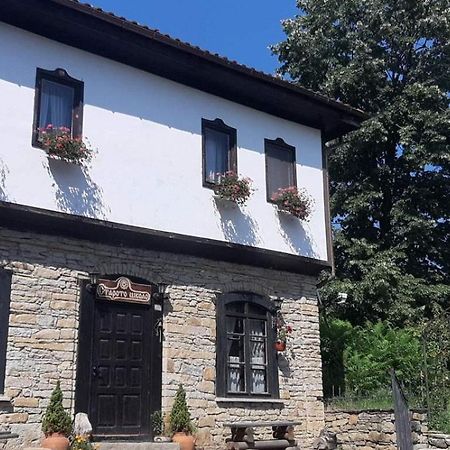 Staroto Shkolo House - Rooms For Guests Subotkovtsi Bagian luar foto