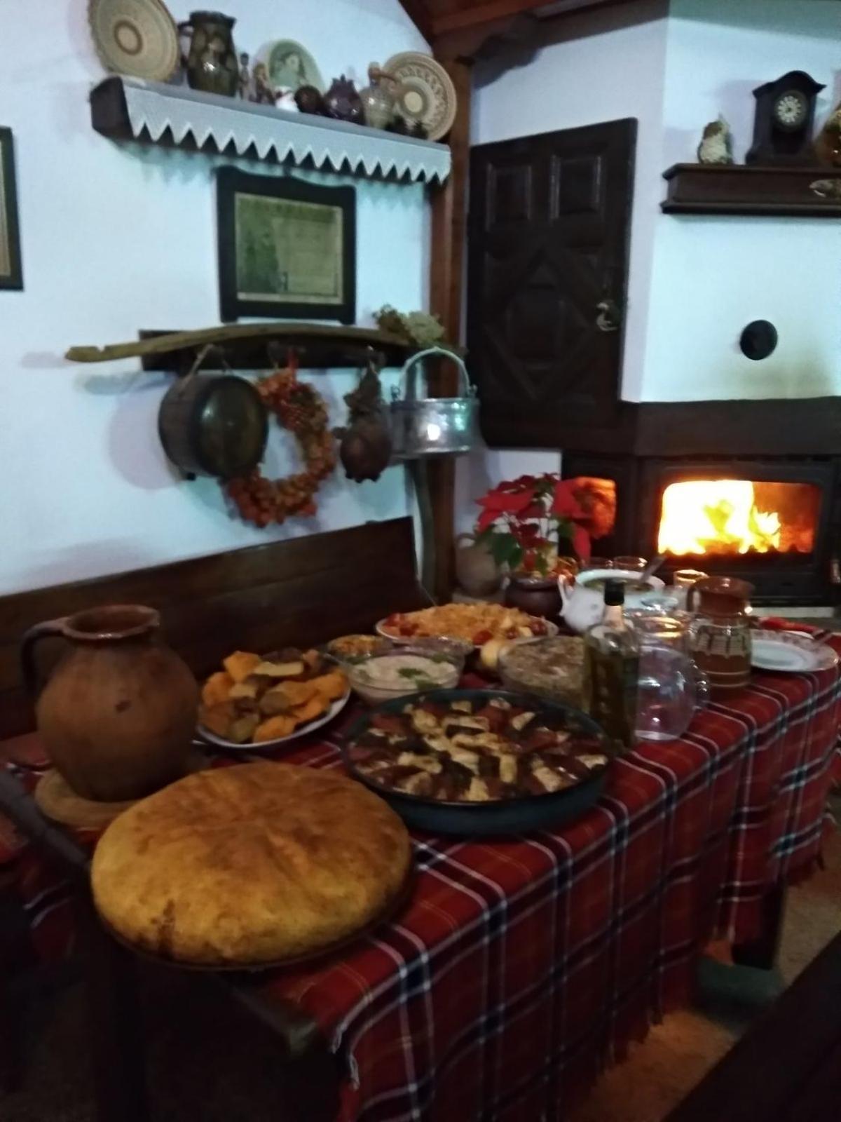 Staroto Shkolo House - Rooms For Guests Subotkovtsi Bagian luar foto