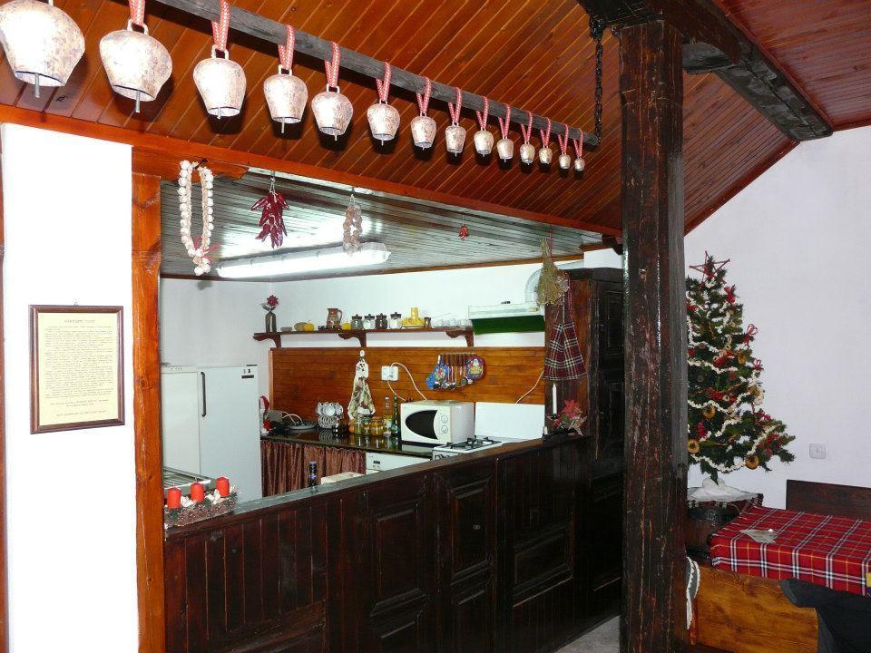 Staroto Shkolo House - Rooms For Guests Subotkovtsi Bagian luar foto