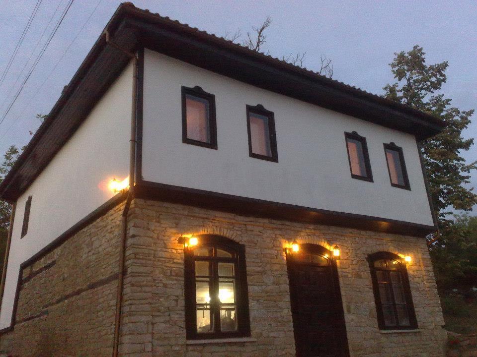 Staroto Shkolo House - Rooms For Guests Subotkovtsi Bagian luar foto